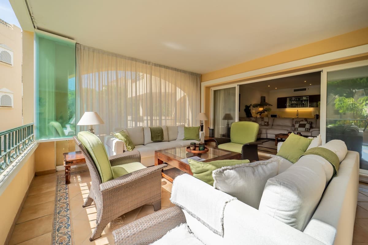 Middle Floor Apartment in Elviria — photo 6 of 10