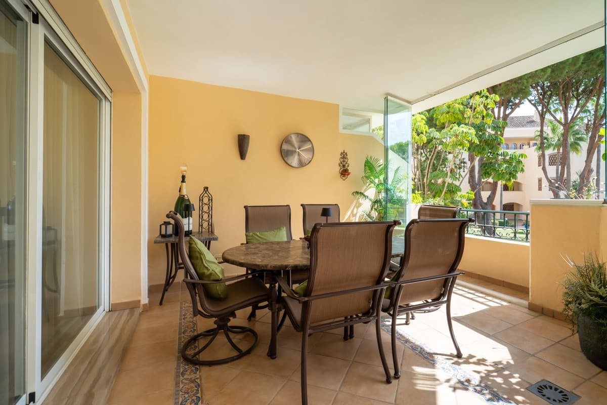 Middle Floor Apartment in Elviria — photo 7 of 10