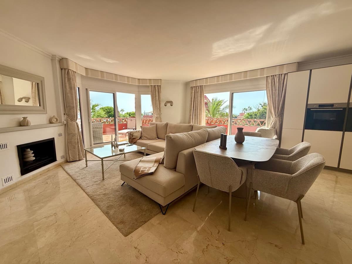 Penthouse Duplex in Elviria — photo 2 of 10