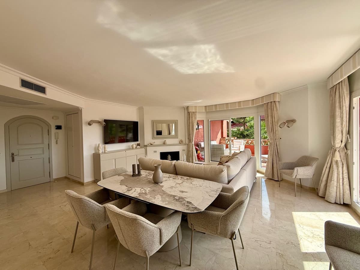 Penthouse Duplex in Elviria — photo 7 of 10