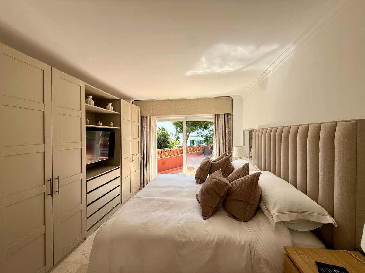 Penthouse Duplex in Elviria — photo 8 of 10