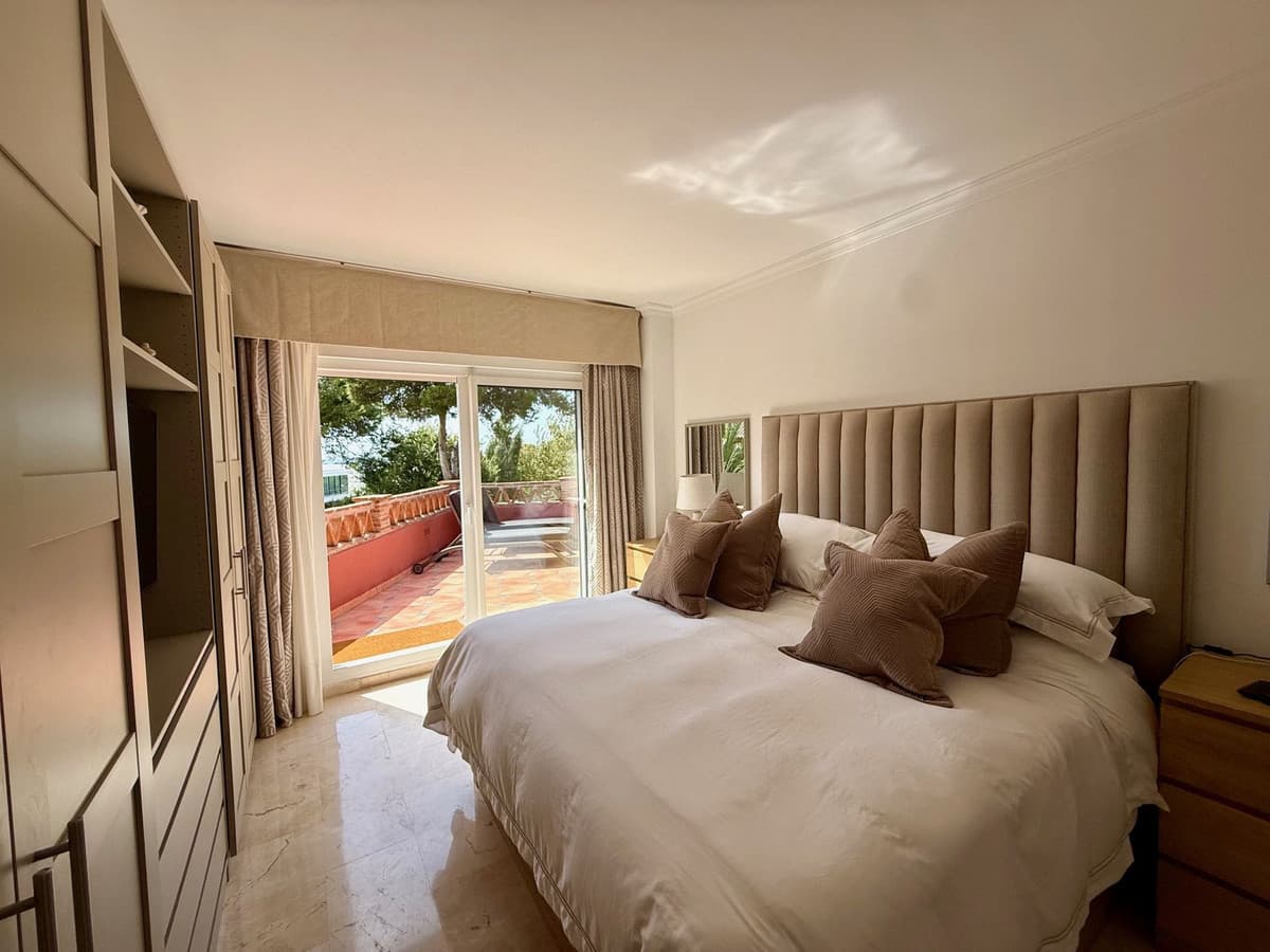 Penthouse Duplex in Elviria — photo 10 of 10