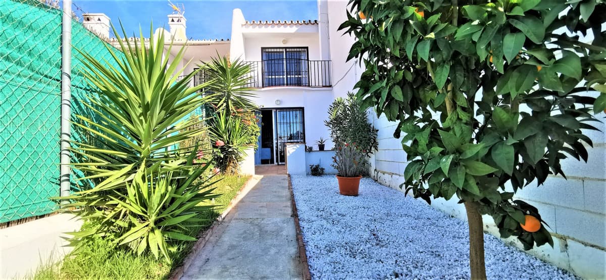 Townhouse in Estepona — photo 2 of 10