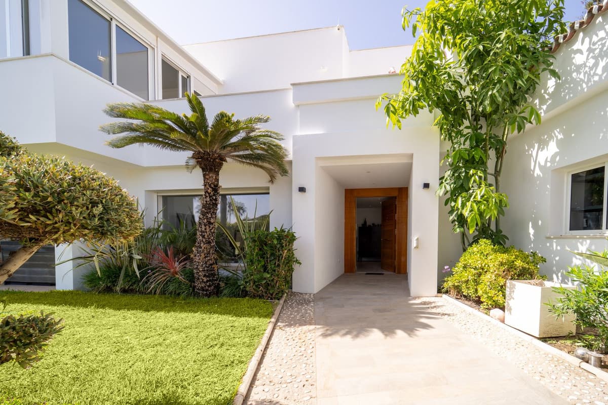 Detached Villa in Marbesa — photo 1 of 10