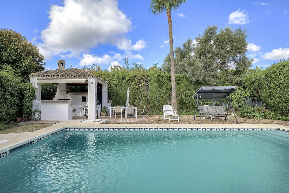 Detached Villa in Marbella — photo 3 of 10