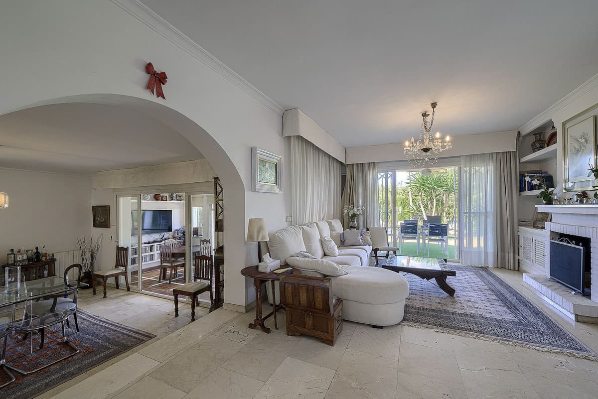 Detached Villa in Marbella — photo 4 of 10