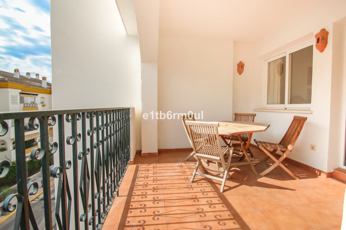 Middle Floor Apartment in The Golden Mile — photo 2 of 10