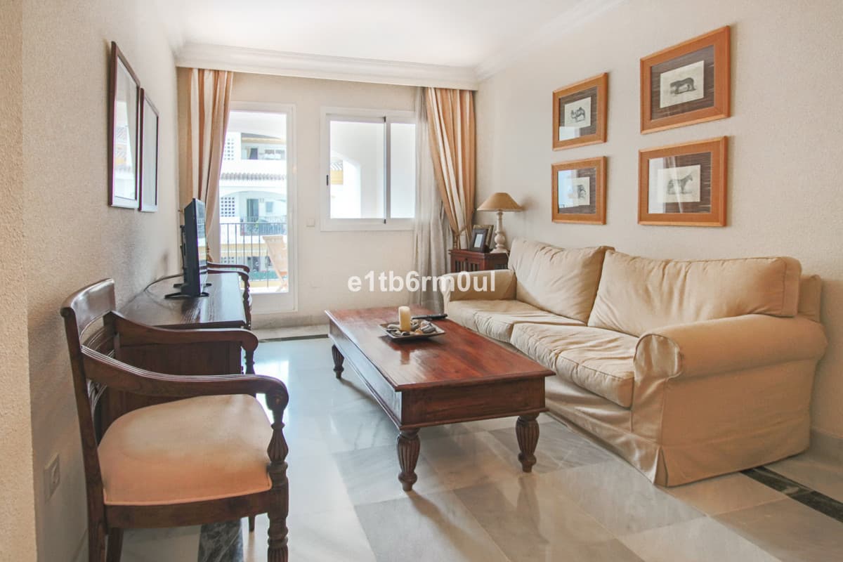 Middle Floor Apartment in The Golden Mile — photo 3 of 10
