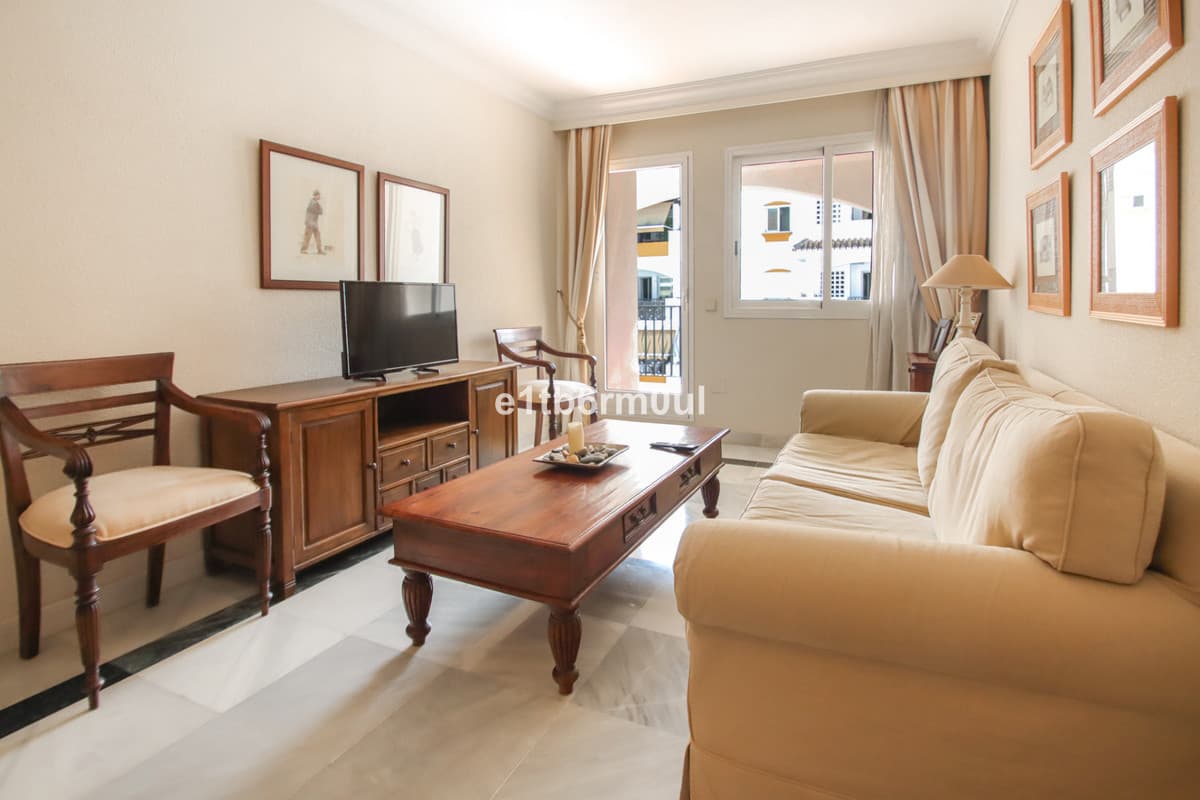 Middle Floor Apartment in The Golden Mile — photo 4 of 10