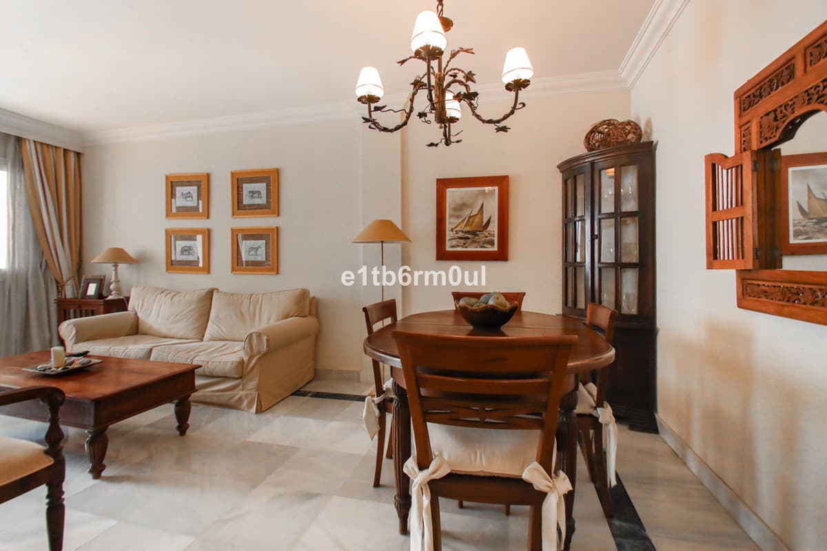 Middle Floor Apartment in The Golden Mile — photo 5 of 10