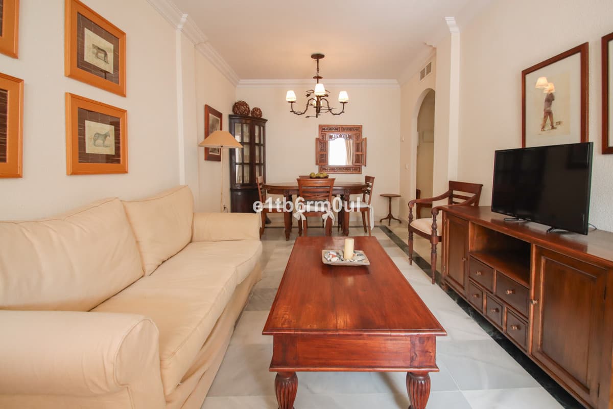 Middle Floor Apartment in The Golden Mile — photo 6 of 10