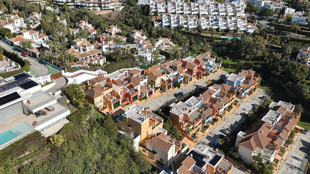 Townhouse in Nueva Andalucía — photo 1 of 10