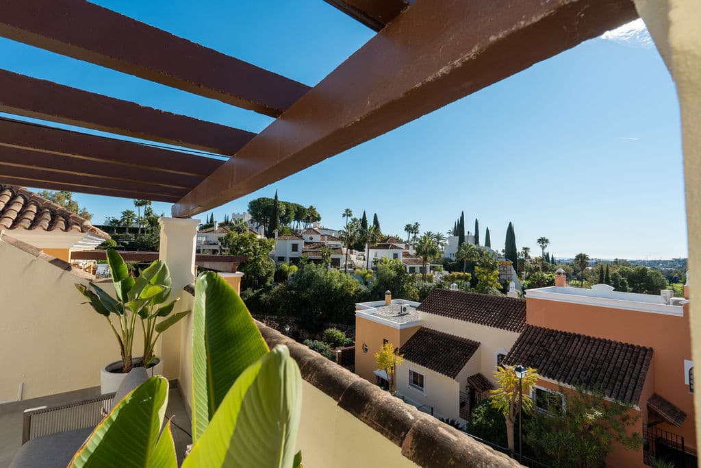 Townhouse in Nueva Andalucía — photo 3 of 10