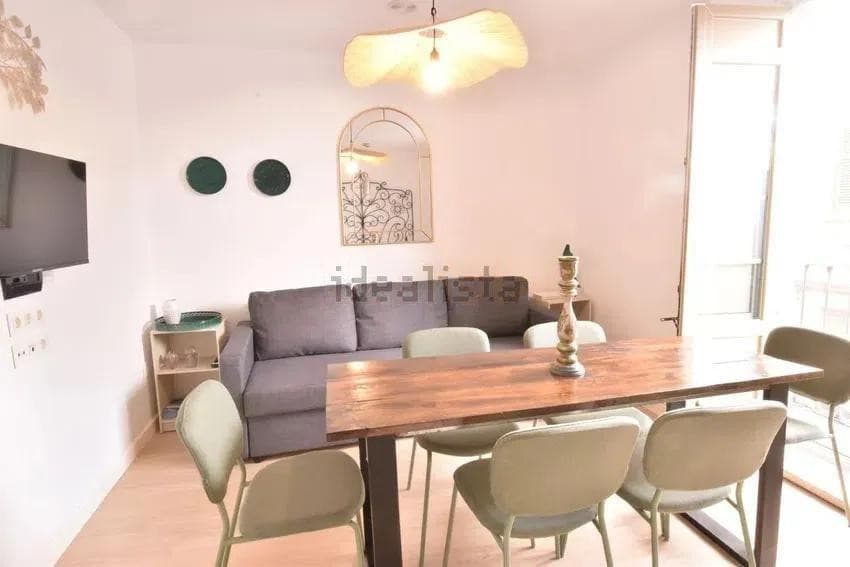 Middle Floor Apartment in Málaga — photo 3 of 10