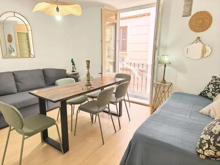 Middle Floor Apartment in Málaga — photo 5 of 10