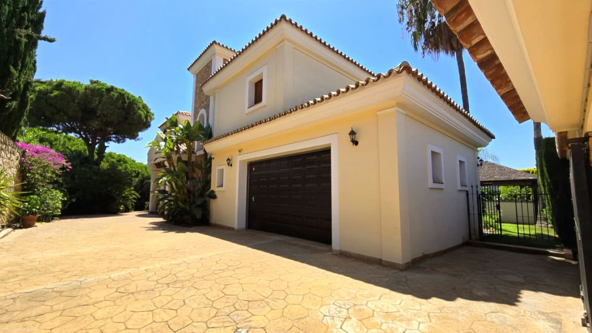 Detached Villa in Calahonda — photo 10 of 10