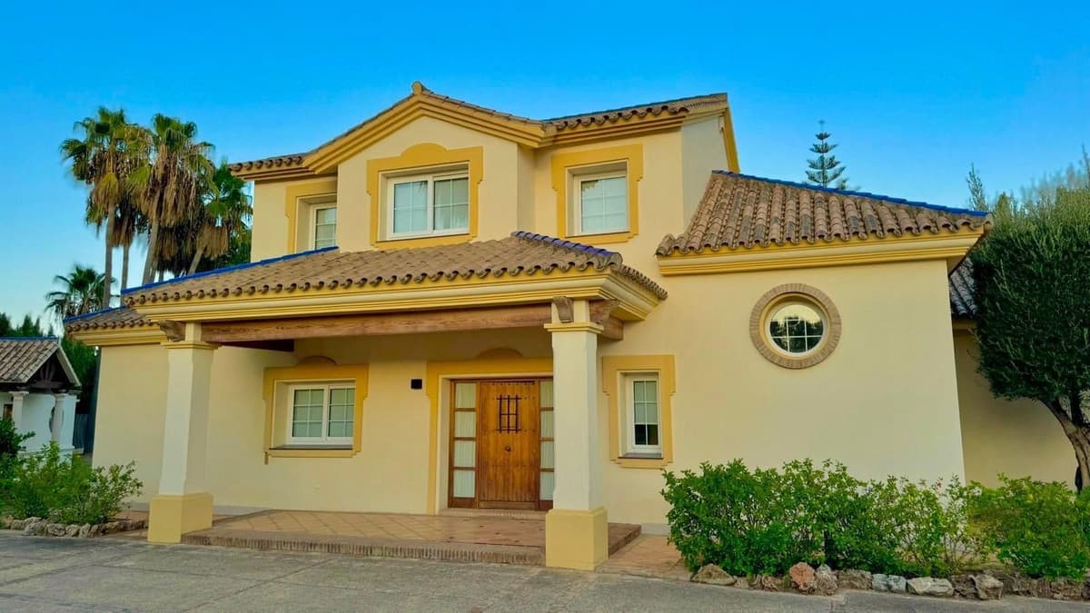 Detached Villa in Estepona — photo 1 of 10