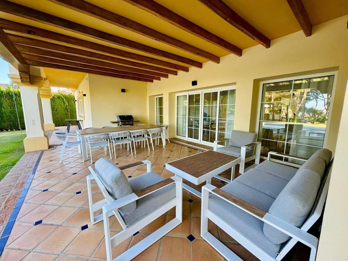 Detached Villa in Estepona — photo 5 of 10