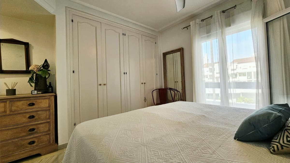 Penthouse Duplex in Bel Air — photo 10 of 10