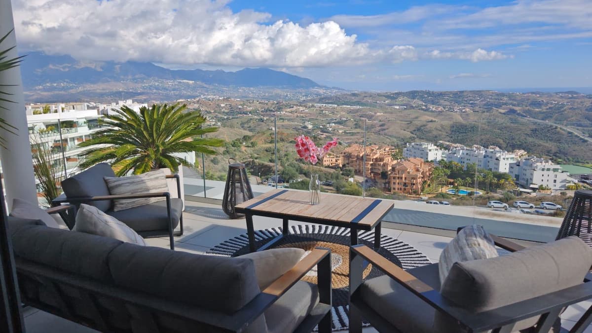 Middle Floor Apartment in Calanova Golf — photo 2 of 10