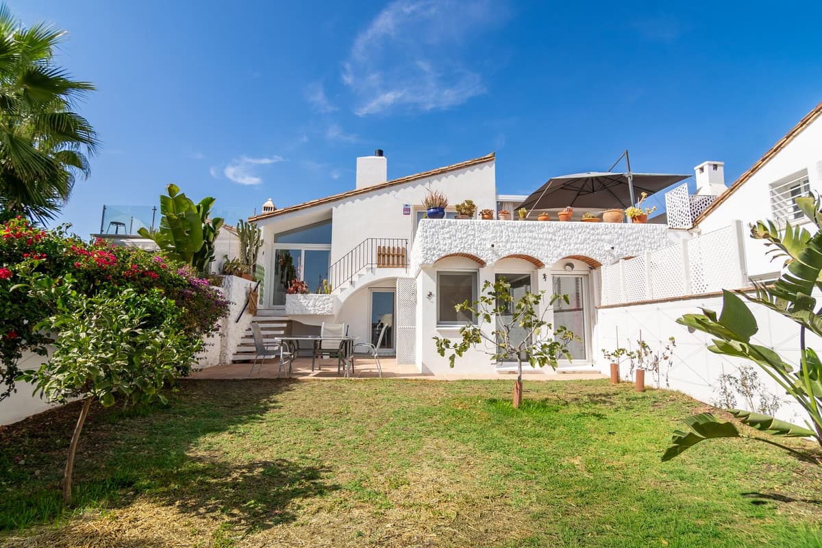 Semi-Detached House in Estepona — photo 1 of 10