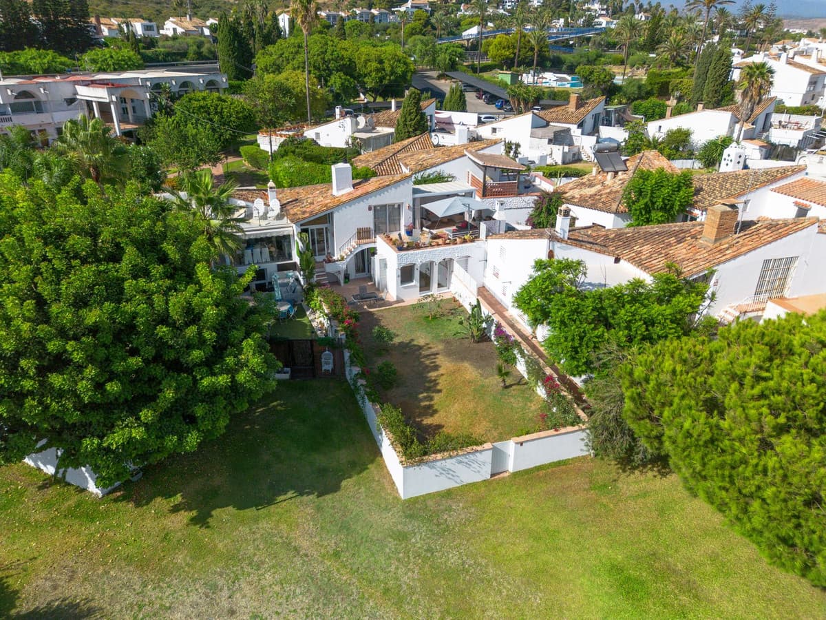 Semi-Detached House in Estepona — photo 2 of 10