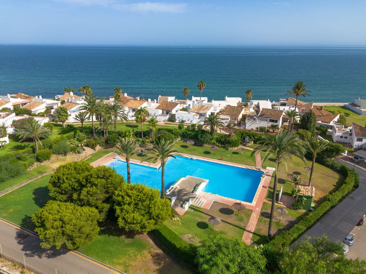 Semi-Detached House in Estepona — photo 3 of 10
