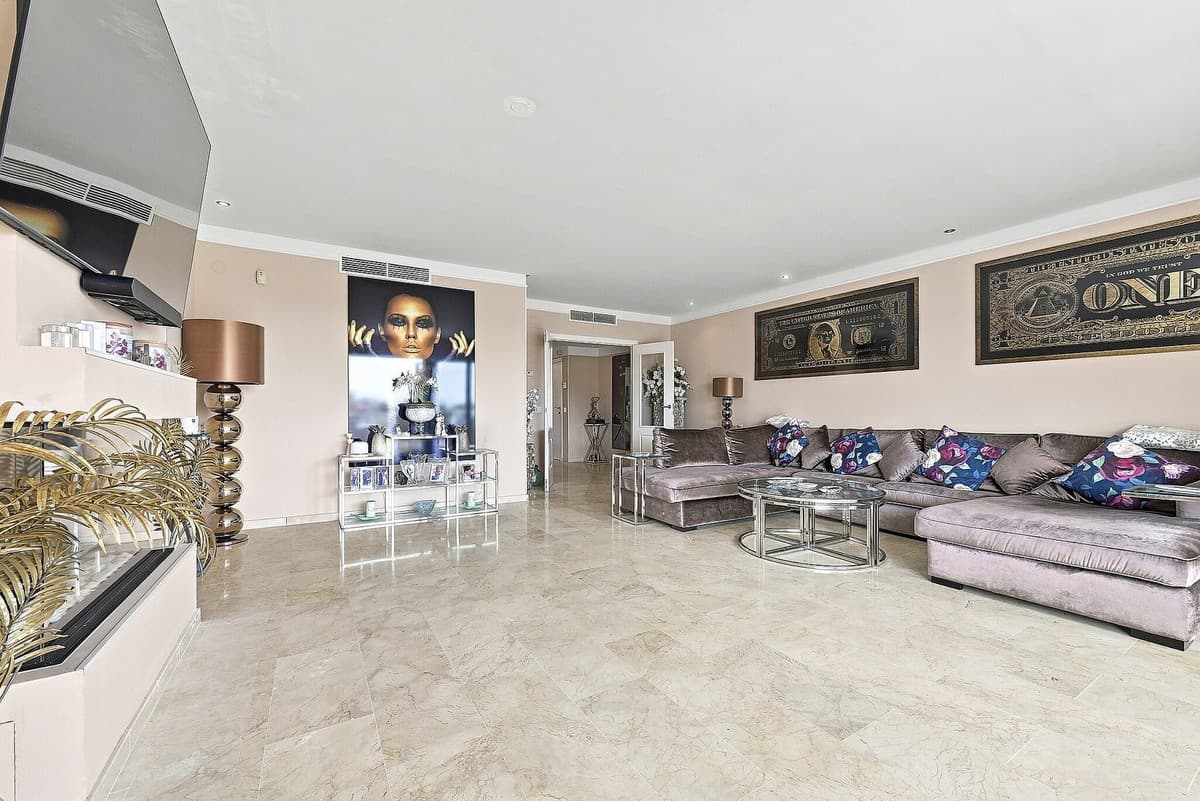 Top Floor Apartment in Benalmadena Costa — photo 8 of 10