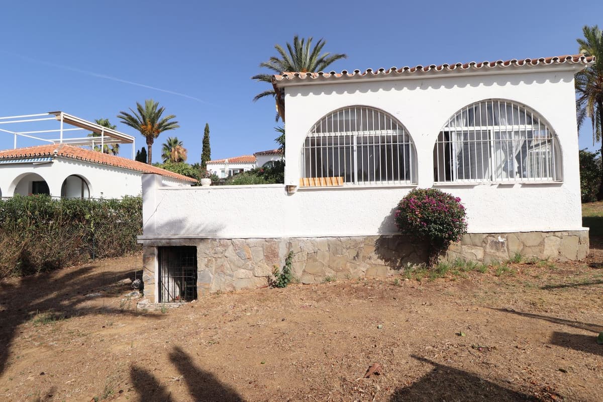 Detached Villa in El Faro — photo 1 of 10