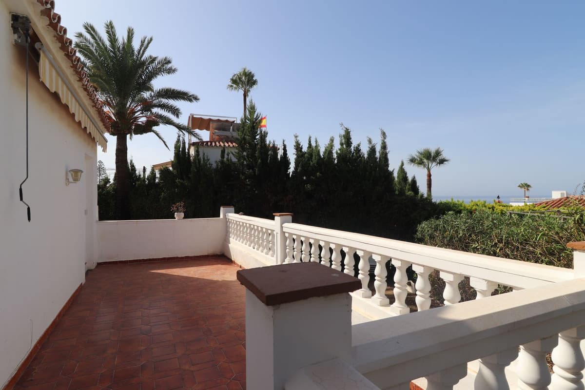 Detached Villa in El Faro — photo 2 of 10