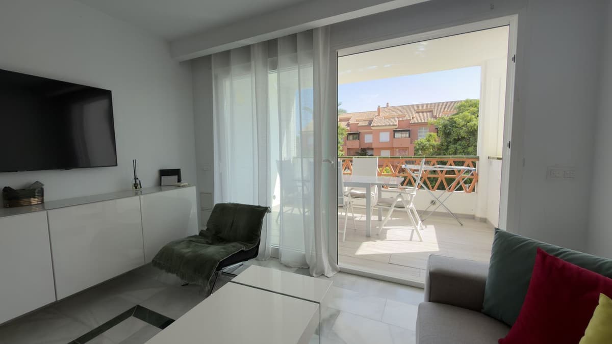Middle Floor Apartment in Puerto Banús — photo 4 of 10