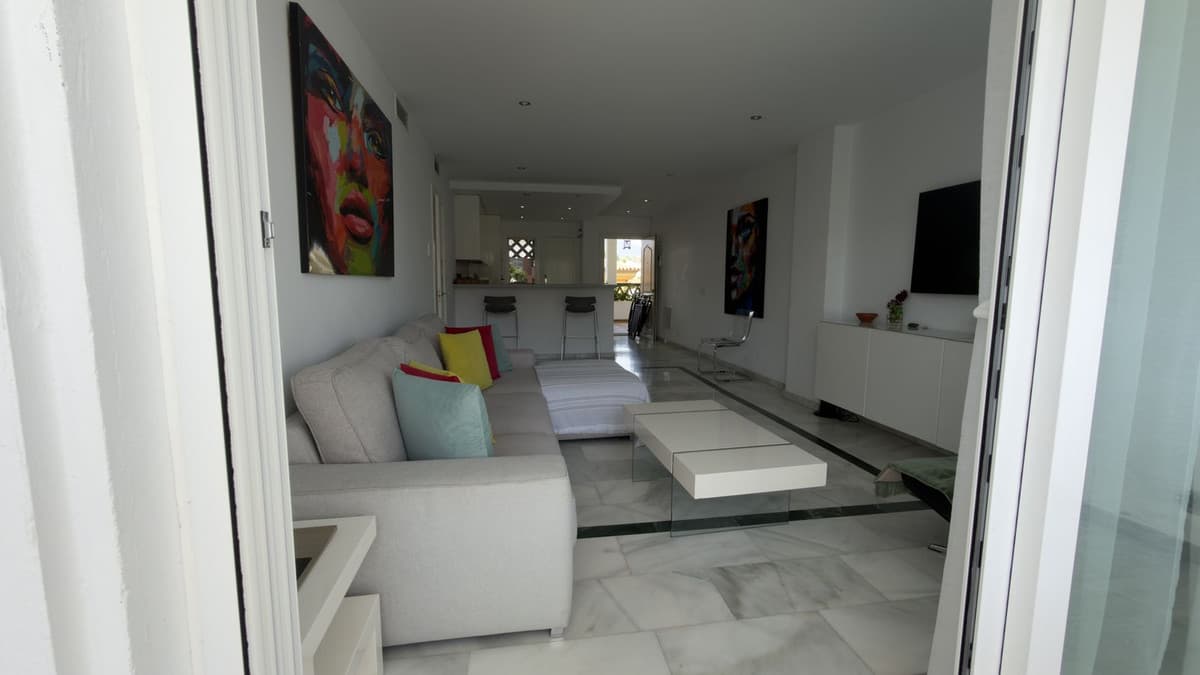 Middle Floor Apartment in Puerto Banús — photo 5 of 10