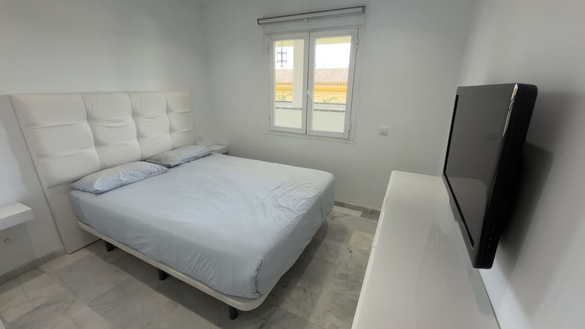 Middle Floor Apartment in Puerto Banús — photo 8 of 10