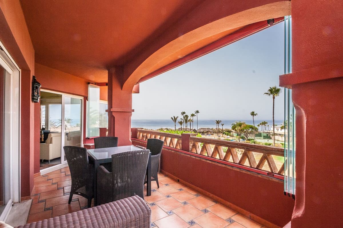 Middle Floor Apartment in Elviria — photo 1 of 10
