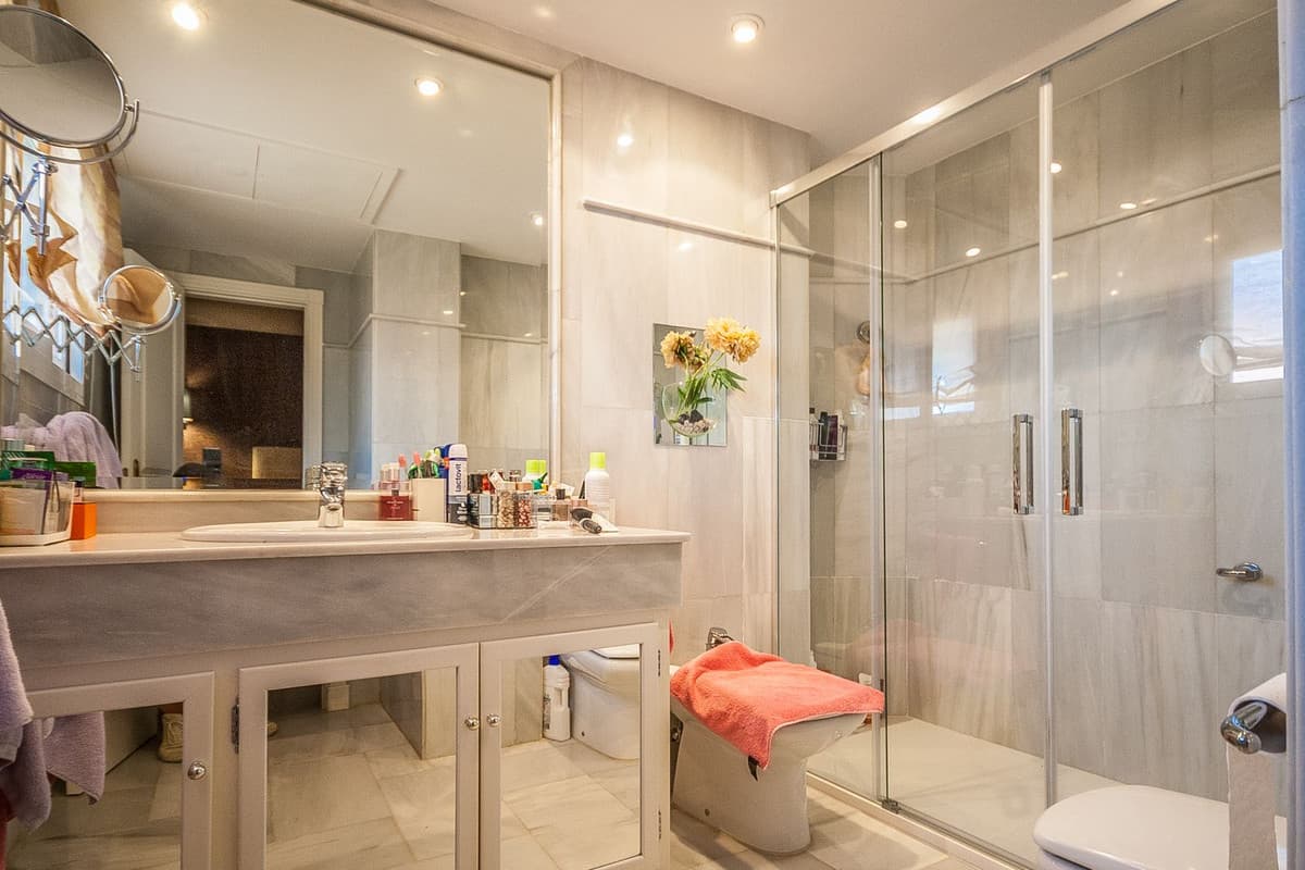 Middle Floor Apartment in Elviria — photo 5 of 10