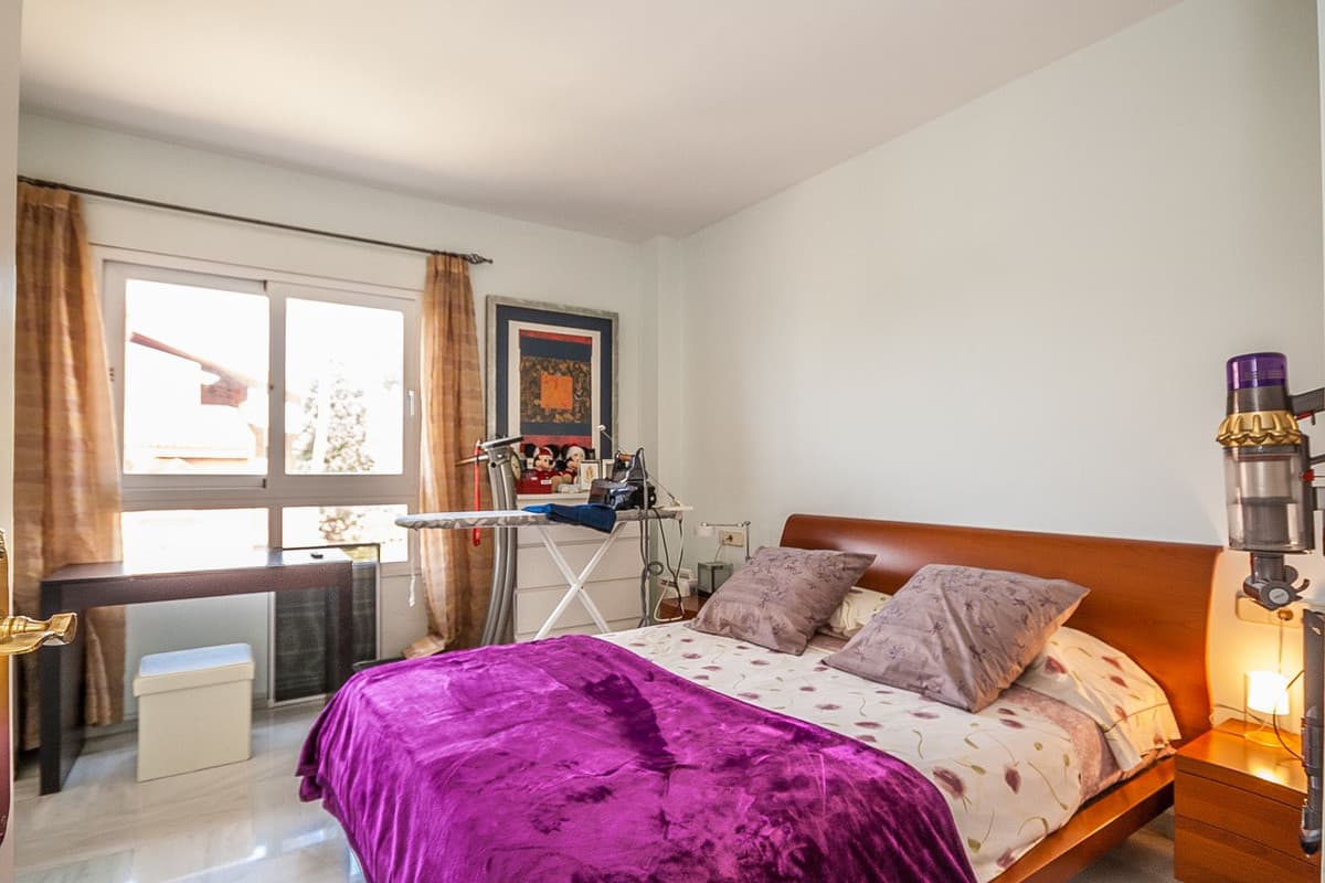 Middle Floor Apartment in Elviria — photo 6 of 10