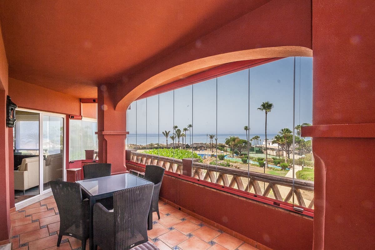 Middle Floor Apartment in Elviria — photo 9 of 10