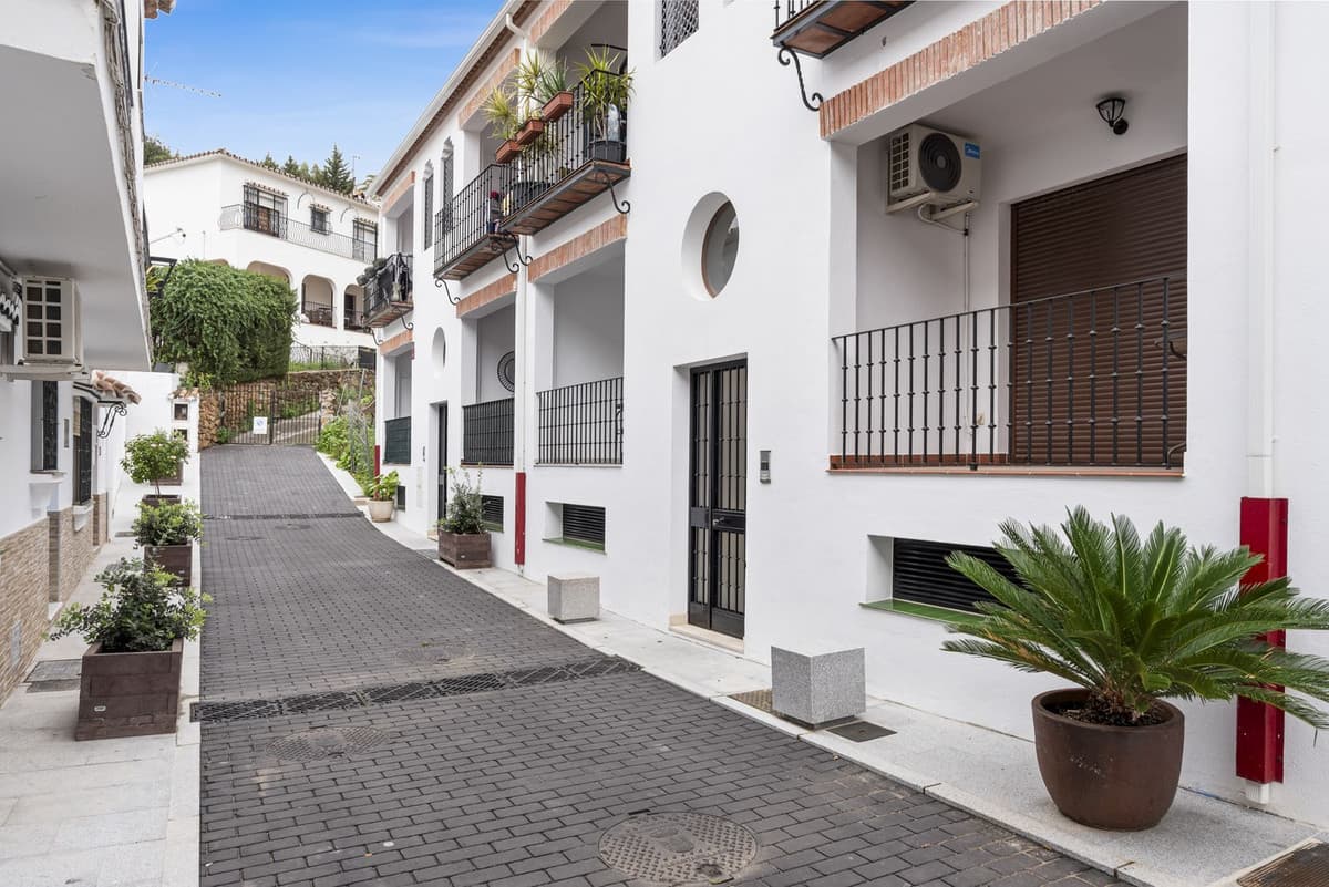 Ground Floor Apartment in Benahavís — photo 1 of 10