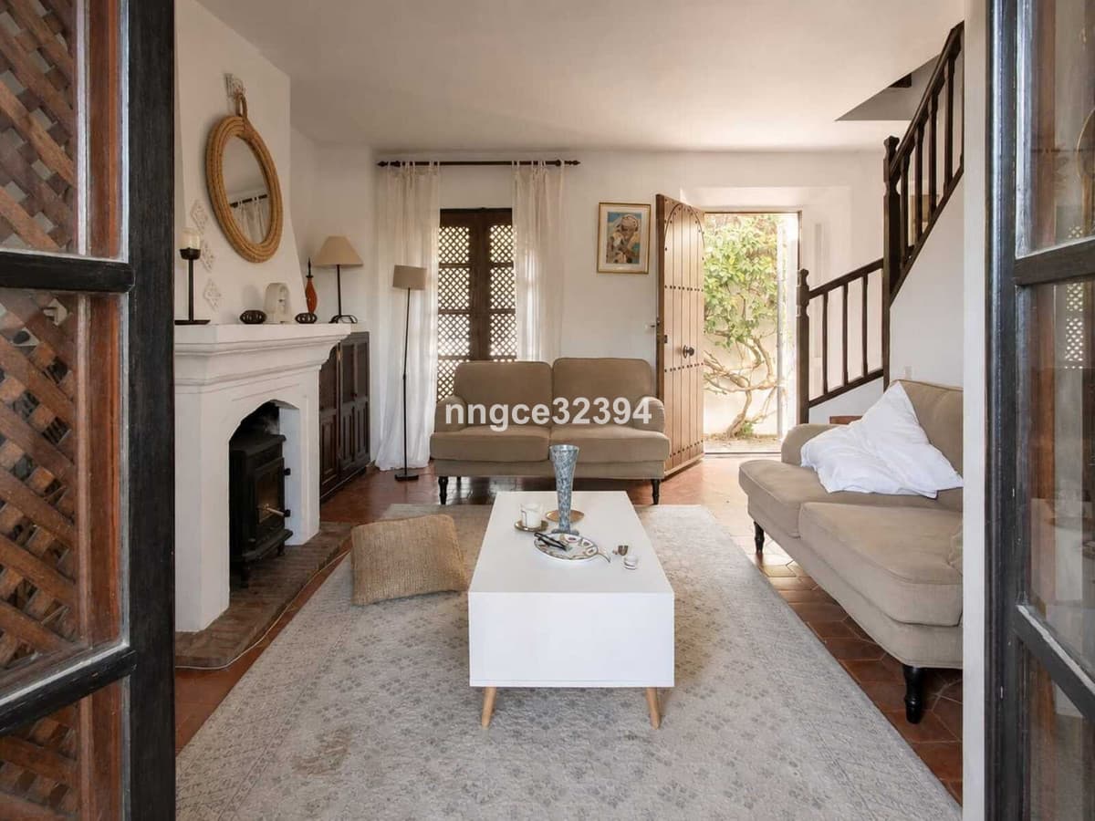 Semi-Detached House in Nueva Andalucía — photo 3 of 10