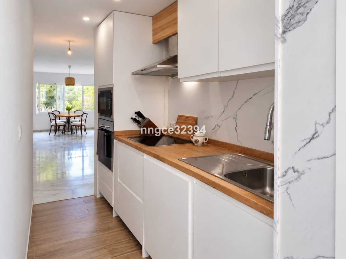 Middle Floor Apartment in New Golden Mile — photo 6 of 10