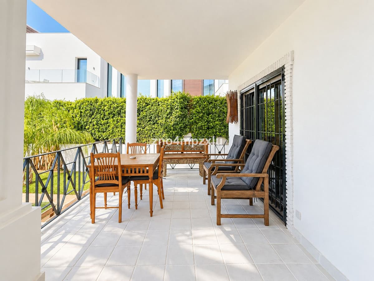 Detached Villa in Guadalmina Baja — photo 2 of 10