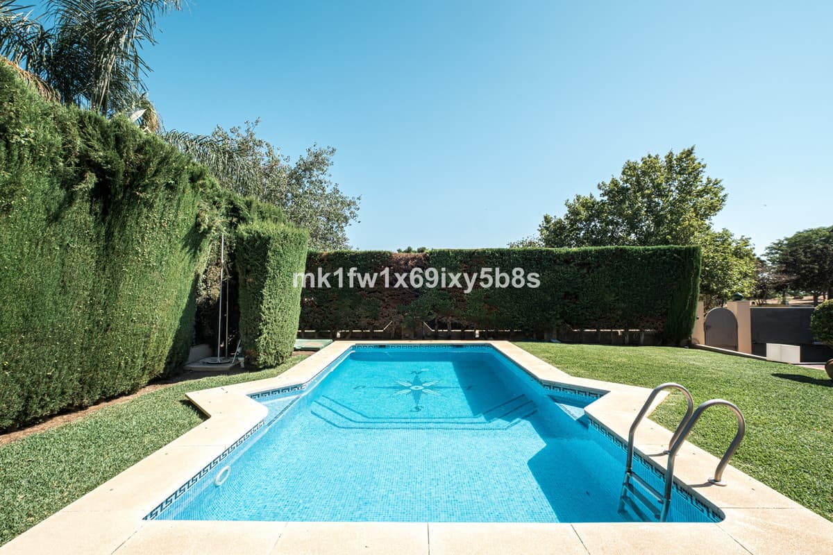 Detached Villa in Alhaurín de la Torre — photo 4 of 10