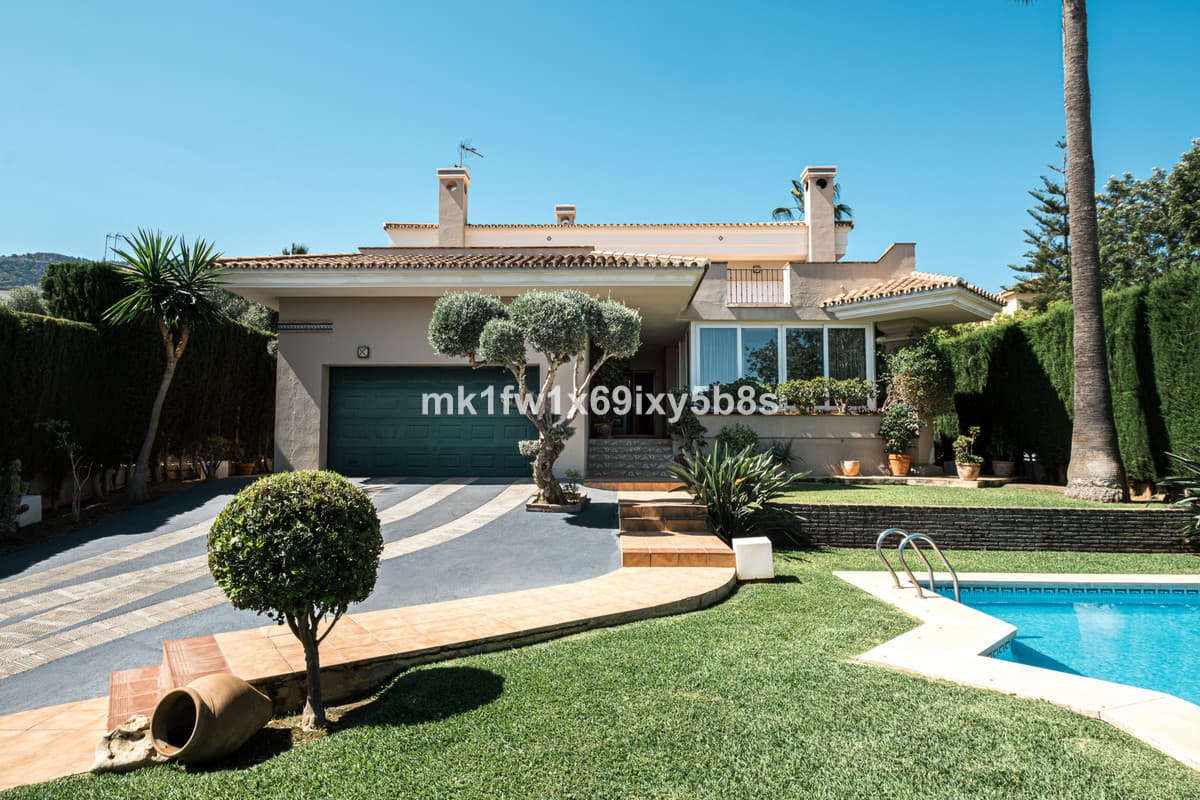 Detached Villa in Alhaurín de la Torre — photo 9 of 10