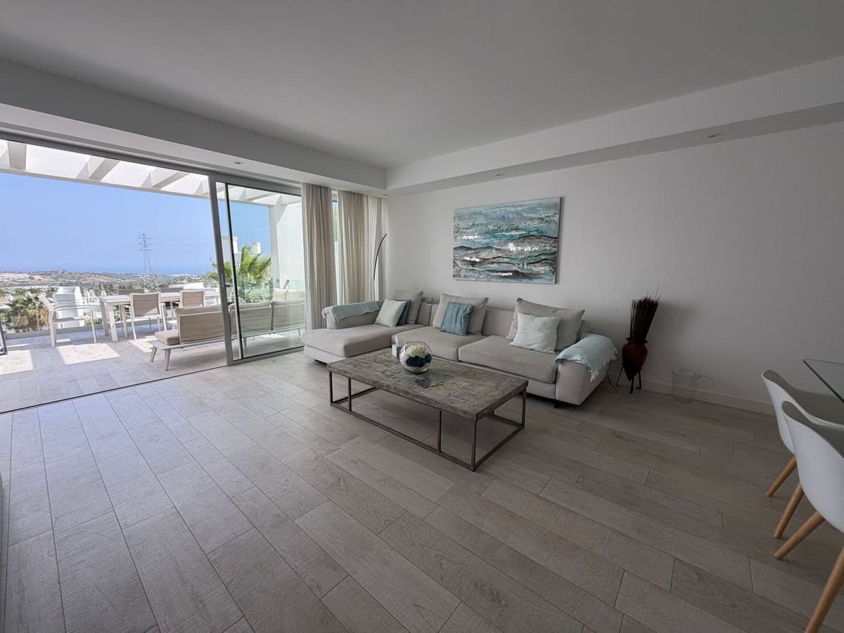 Middle Floor Apartment in Casares — photo 4 of 10