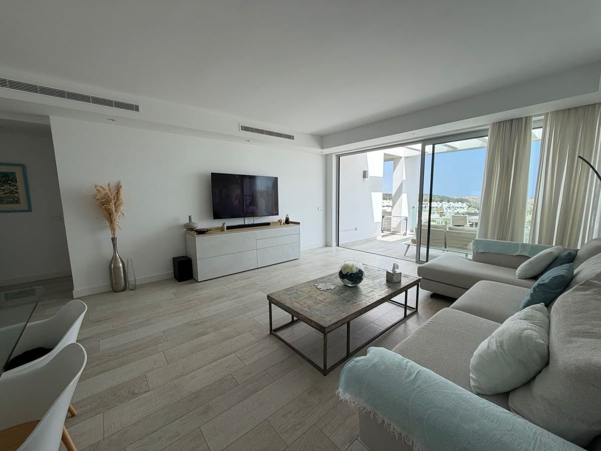 Middle Floor Apartment in Casares — photo 5 of 10