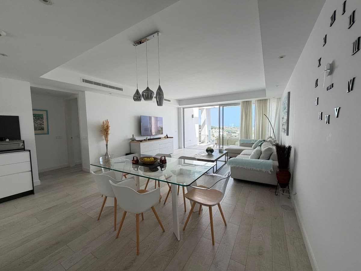 Middle Floor Apartment in Casares — photo 7 of 10