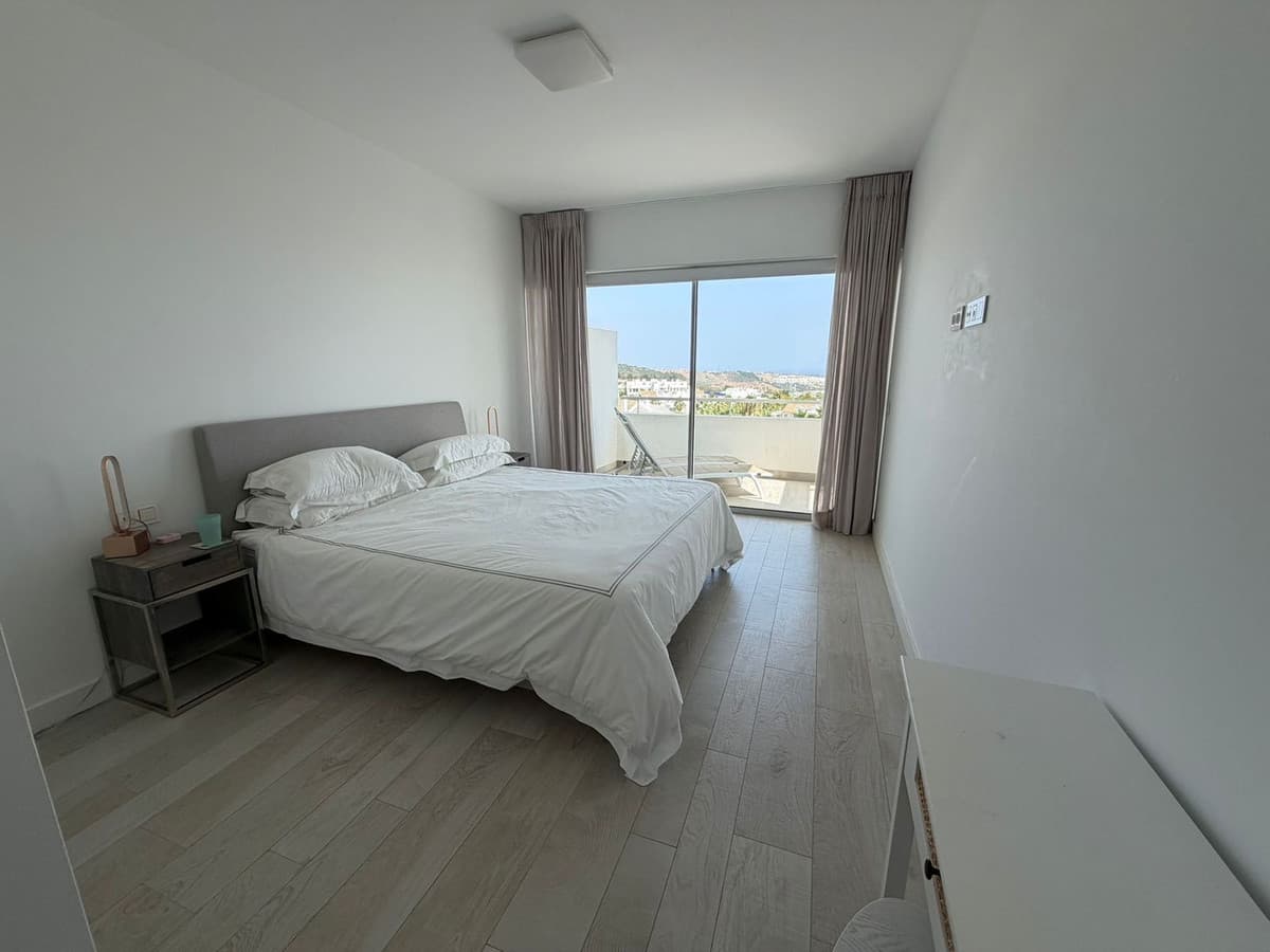 Middle Floor Apartment in Casares — photo 9 of 10