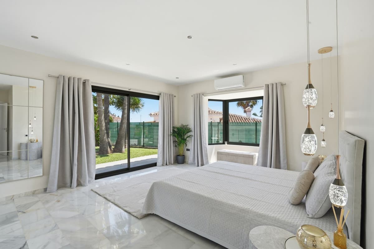 Detached Villa in El Chaparral — photo 10 of 10
