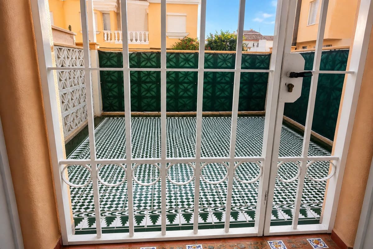 Semi-Detached House in San Luis de Sabinillas — photo 4 of 10