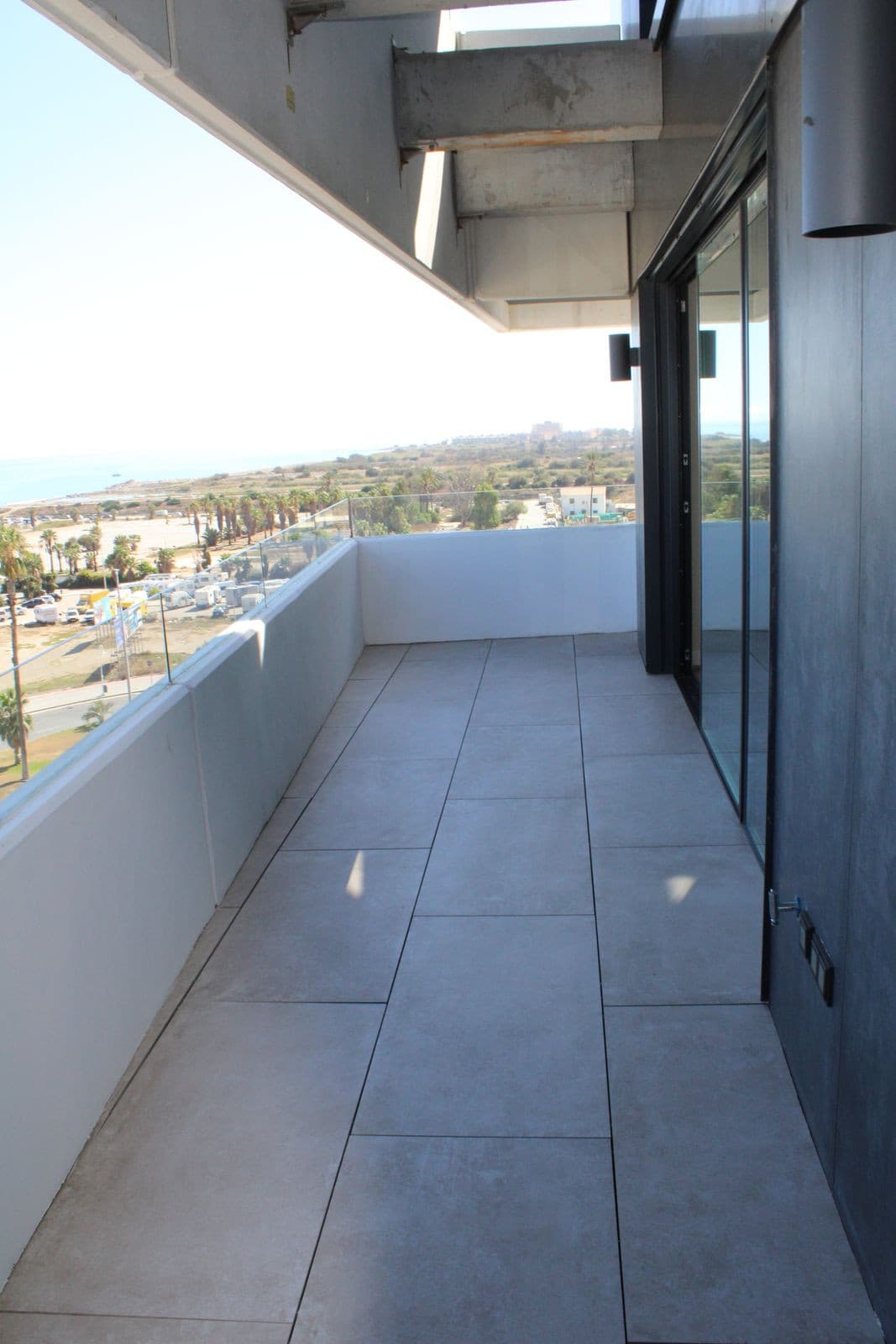 Middle Floor Apartment in Málaga — photo 2 of 10